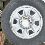 opony z kołami 16 toyota hilux