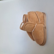 nowe buciki niemowlęce rozmiar chyba 20 długość wkładki około 12 cm