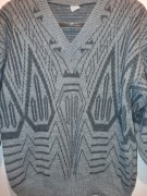Sweter męski siwy w ciemne szare wzory. Używany stan dobry. Rozmiar 50