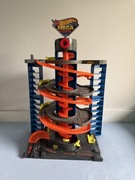HOT WHEELS CITY ZESTAW ZAKRĘCONY MEGA GARAŻ PARKING