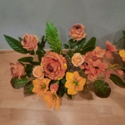 Stroik na grób chryzantemy róże, biały, jesienny