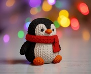Miniaturowy świąteczny pingwin 