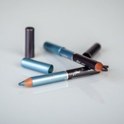 Mon Ami Paris Kredka do Powiek Nr 7, fioletowo-niebieski, perłowy.