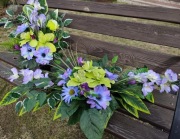 Wiązanka stroik  ze sztucznych kwiatów na cmentarz  grób komplet