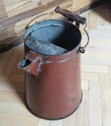 Stary, emaliowany dzban / kanka z drewnianą rączką – 1928 r. , Rustykalny