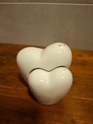 PRZYPRAWNIKI KOMPLET PIEPRZNICZKA SOLNICZKA BIAŁE SERCE WALENTYNKI HOME&YOU