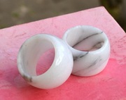 2 stare SERWETNIKI pierścienie OBRĄCZKI na serwetki z kamienia