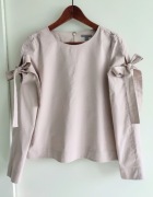 Elegancka bluzka Cos 36 z kokardkami na rekawach 