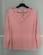 Damska bluzka z koronką przy dekolcie rozmiar M/L pudrowy róż