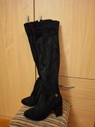 Kozaki zamszowe na słupku