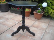 drewniany mały stolik