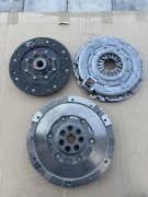 Kompletne sprzęgło Valeo 837432 z kołem dwumasowym.Renault Nissan Dacia 