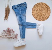 Jeansy rurki 104 skinny z dziurami przetarciami niebieskie cieniowane jeans