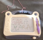 Tablica z rysikiem do pisania i zmazywania dla dziecka 