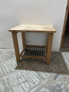 Drewniany stolik / szafka pomocnicza – lite drewno