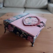 Ręcznie wykonany sekretarzyk dekoracyjny – unikat