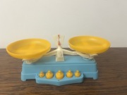 Waga szalkowa z odważnikami zabawka PRL waga dla dzieci PRL