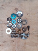 Krzywki do baterii + rozety różne