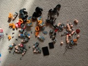 klocki minifigurki miecze konie