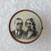 Stara broszka fotograficzna retro 