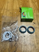 Uszczelki amortyzatora SKF Dual Compound 38mm ZEB FOX38