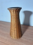 Wazon wiklinowy z ceramicznym wkładem