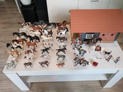Zestaw Schleich: konie ze stajnią i przyborami