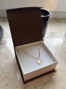 Złoty łańcuszek z medalikiem 