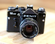 Aparat Zenit 12 XP( obiektyw Helios 44m-4) + lampa Saulute