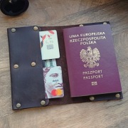 Etui na paszport z grawerem skórzane brązowe Pokrowiec okładka na paszport