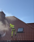Mycie dachów, elewacji i kostki brukowej.