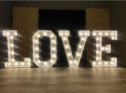 Sprzedam nowy napis LOVE 120cm RGB na pilota