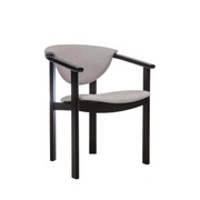 Fotelik f1 tapicerowany  – komfort i elegancja w klasycznej formie