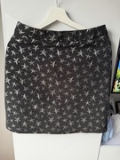 Czarna krótka spódniczka z ozdobnymi srebrny gwiazdkami - Warehouse