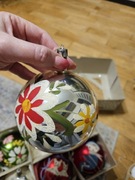 Bombka szklana ręcznie malowana lata 80te srebna kwiaty