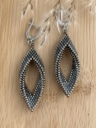 Kolczyki z japońskich koralików.