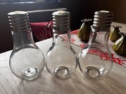 Trzy sztuki szklanki w kształcie żarówek z zakrętką