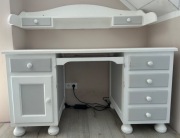 Drewniany zestaw mebli młodzieżowych 