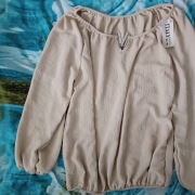 Bluzka Moda Italy rozmiar uniwersalny z ozdobnym V 