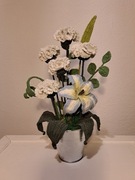 szydełkowe kwiaty chryzantemy i lilia 