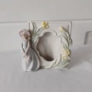 Ramka porcelanowa z figurką kobiety Movitex