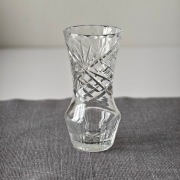 Mały wazonik fiołkowy/gabinetowy 13 cm,  wazon kryształowy PRL  skaza
