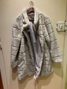 Płaszcz damski ze sztucznego futerka - rozmiar 46 - Używana