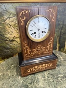 Stary drewniany zegar 