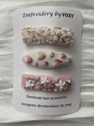 Zestaw ręcznie haftowanych spinek na walentynki