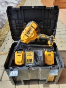 Gwoździarka DeWalt DCN650P2