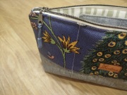 Kosmetyczka, tkanina gobelinowa,motyw ogona pawia