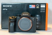 Aparat Sony A7 III - przebieg migawki 10 136, samo body