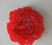 Spinka do włosów czerwona , broszka 