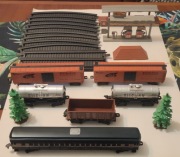 Zestaw kolejek, wagonów, makiet, dioram skala 1:87